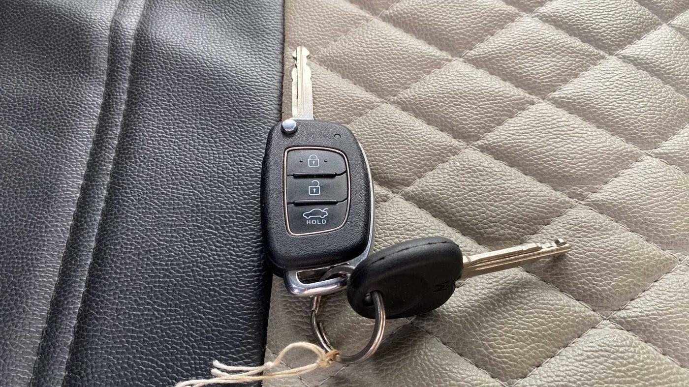2023 Hyundai GRAND I10 NIOS SPORTZ AMT 1.2 KAPPA VTVT, Petrol, Automatic, 7,745 km, Key Close Up