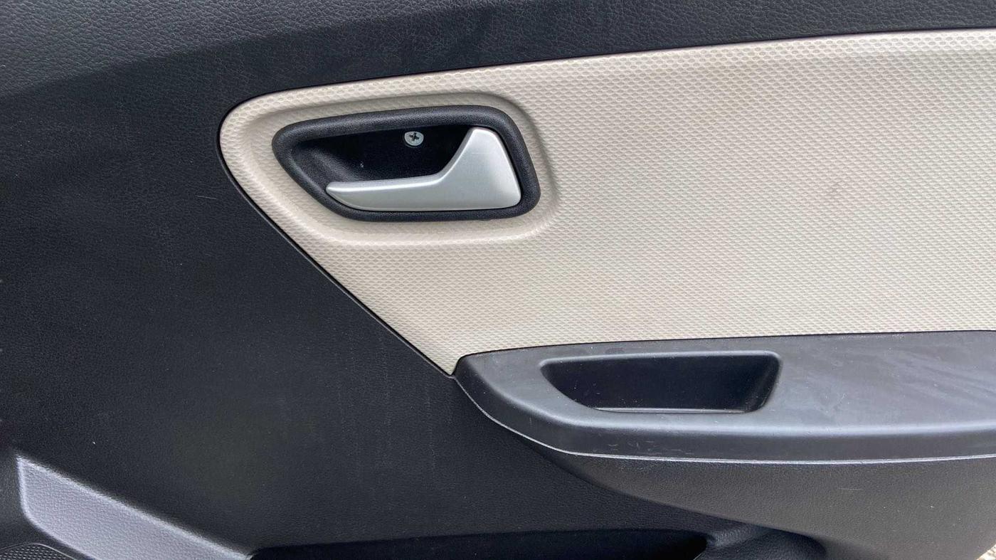 2019 Maruti Alto LXI, Petrol, Manual, 41,719 km, Driver Side Door Panels Control