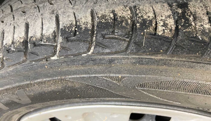2014 Honda Brio S MT, Petrol, Manual, 46,259 km, Left front tyre - Minor crack
