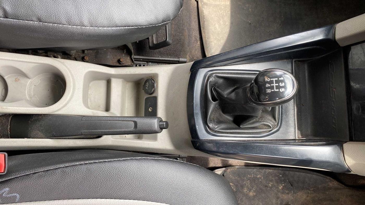 2017 Ford Ecosport TREND 1.5L PETROL, Petrol, Manual, 1,18,212 km, Gear Lever