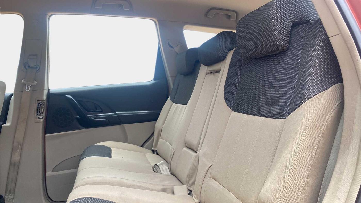 2017 Mahindra XUV500 W4, Diesel, Manual, 23,745 km, Right Side Rear Door Cabin