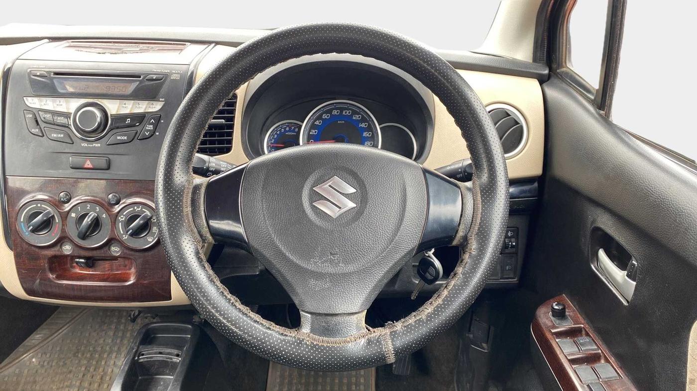 2017 Maruti Wagon R 1.0 VXI, Petrol, Manual, 28,874 km, Steering Wheel Close Up