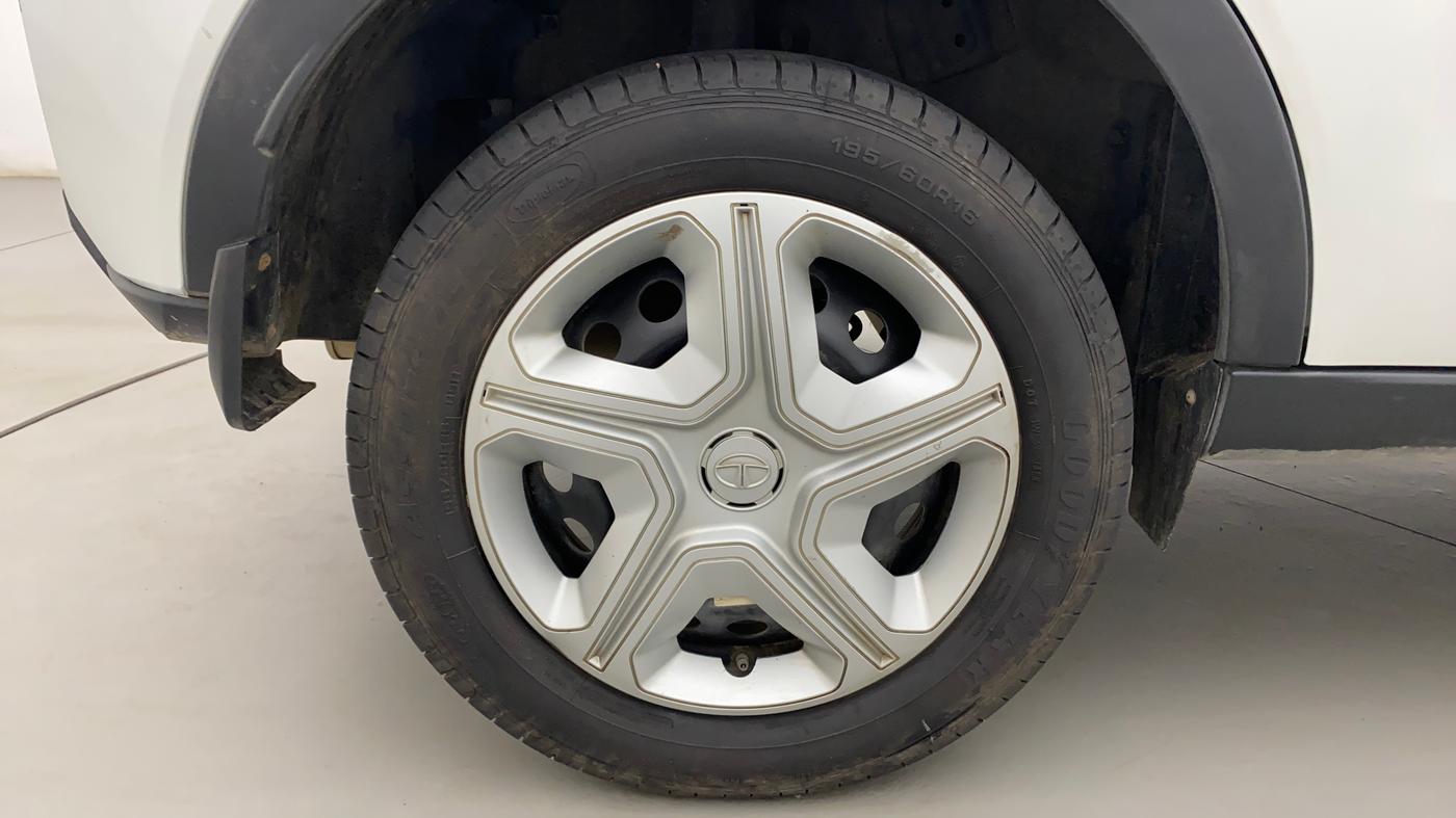 2022 Tata NEXON XM PLUS SUNROOF PETROL, Petrol, Manual, 12,086 km, Right Rear Wheel