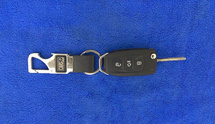 2022 Tata NEXON XM PLUS SUNROOF PETROL, Petrol, Manual, 12,086 km, Key Close Up