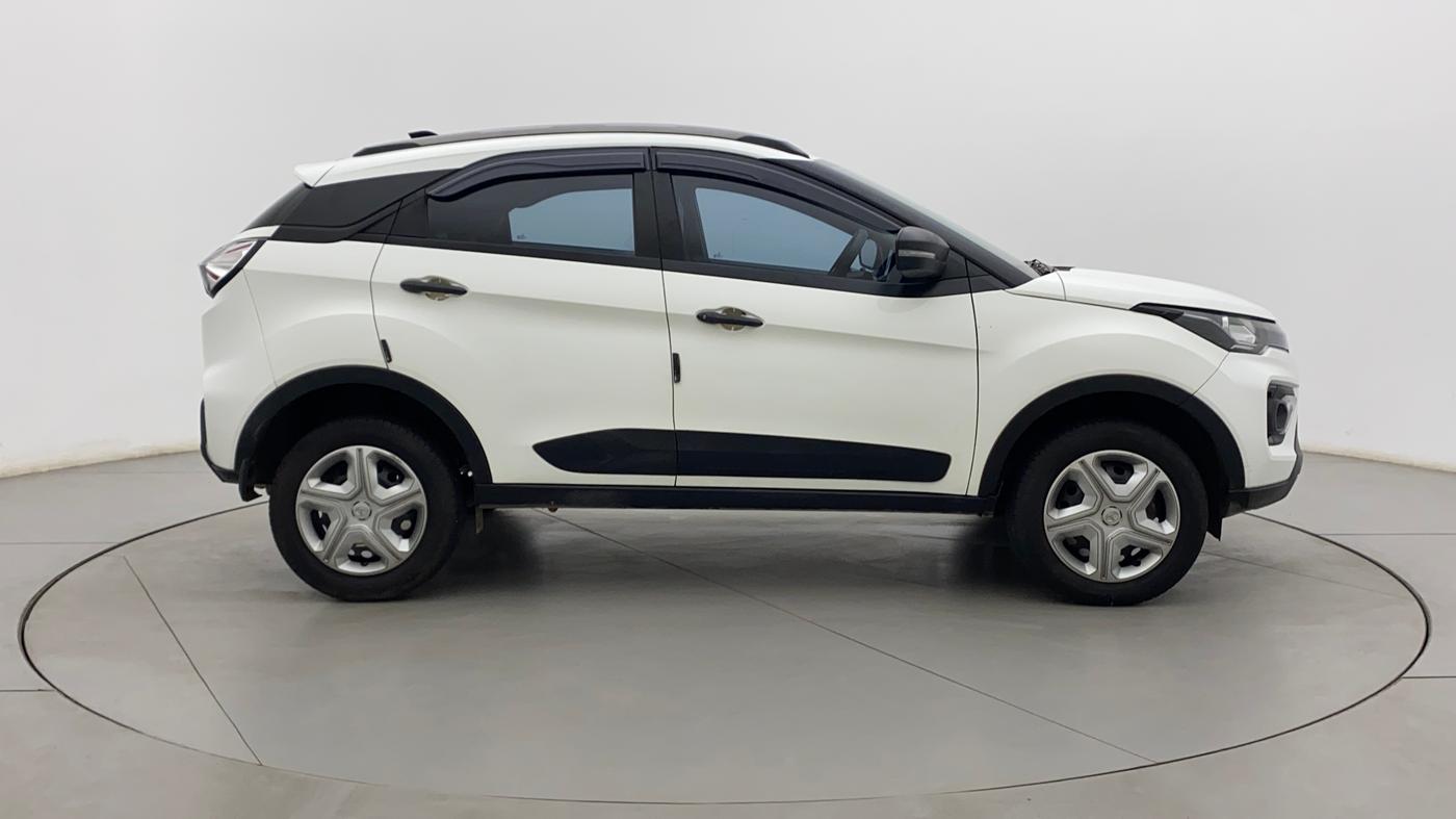 2022 Tata NEXON XM PLUS SUNROOF PETROL, Petrol, Manual, 12,086 km, Right Side View