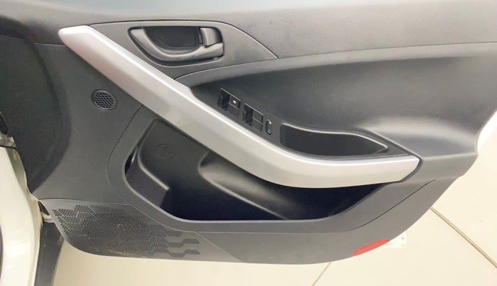 2022 Tata NEXON XM PLUS SUNROOF PETROL, Petrol, Manual, 12,086 km, Driver Side Door Panels Control