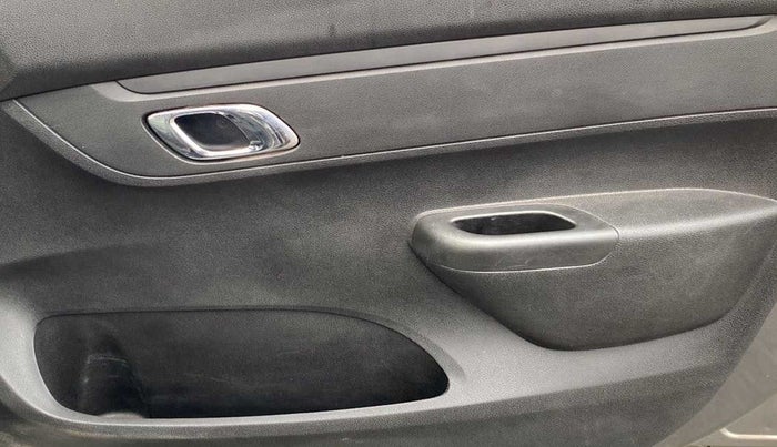 2018 Renault Kwid RXT 1.0 AMT, Petrol, Automatic, 35,797 km, Driver Side Door Panels Control