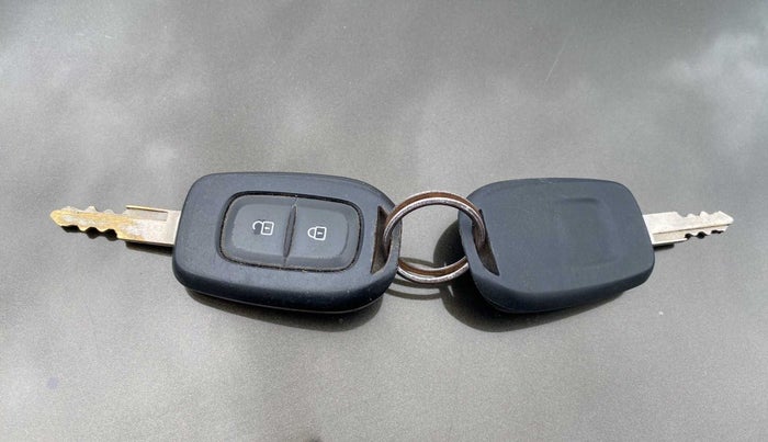 2017 Renault Kwid RXT 1.0 AMT (O), Petrol, Automatic, 33,191 km, Key Close Up