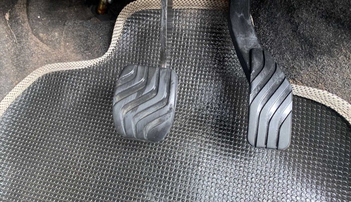 2017 Renault Kwid RXT 1.0 AMT (O), Petrol, Automatic, 33,191 km, Pedals