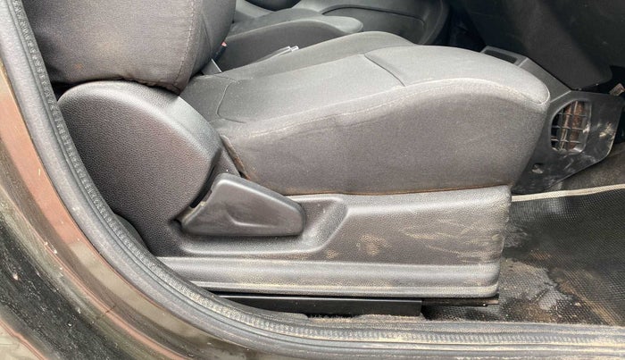 2017 Renault Kwid RXT 1.0 AMT (O), Petrol, Automatic, 33,191 km, Driver Side Adjustment Panel