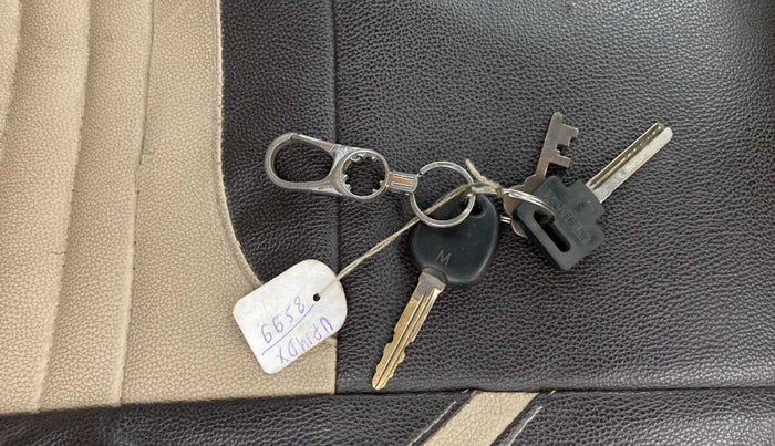 2018 Hyundai NEW SANTRO MAGNA CNG, CNG, Manual, 69,865 km, Key Close Up