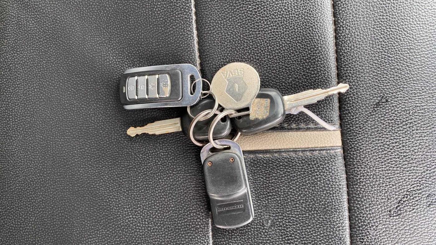 2015 Maruti Alto K10 LXI, Petrol, Manual, 57,981 km, Key Close Up