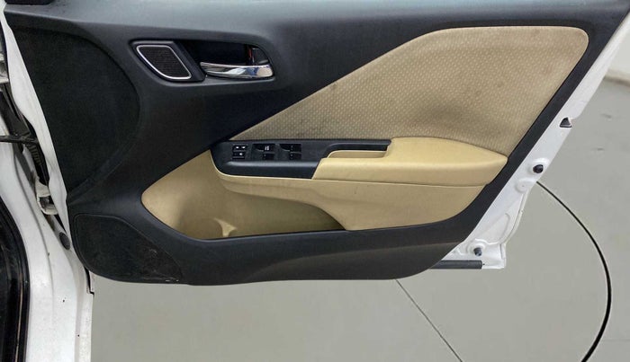 2017 Honda City 1.5L I-VTEC V MT, Petrol, Manual, 1,16,063 km, Driver Side Door Panels Control