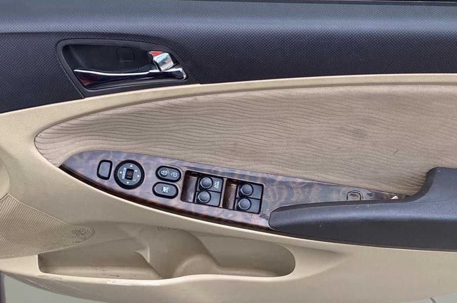 2013 Hyundai Verna FLUIDIC 1.6 VTVT SX, Petrol, Manual, 57,074 km, Driver Side Door Panels Control
