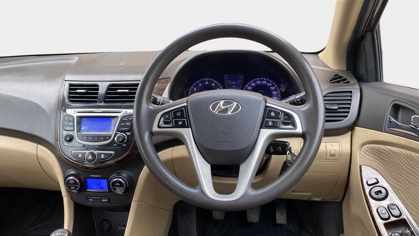 2013 Hyundai Verna FLUIDIC 1.6 VTVT SX, Petrol, Manual, 57,074 km, Steering Wheel Close Up