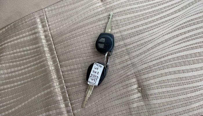 2017 Maruti Dzire VDI, Diesel, Manual, 53,904 km, Key Close Up