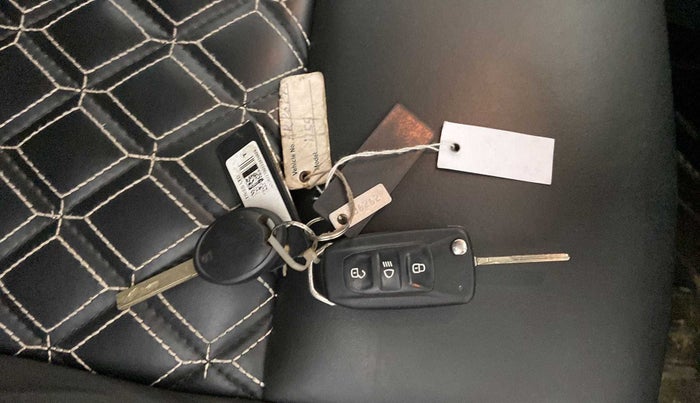 2021 Tata ALTROZ XE PETROL, Petrol, Manual, 44,120 km, Key Close Up