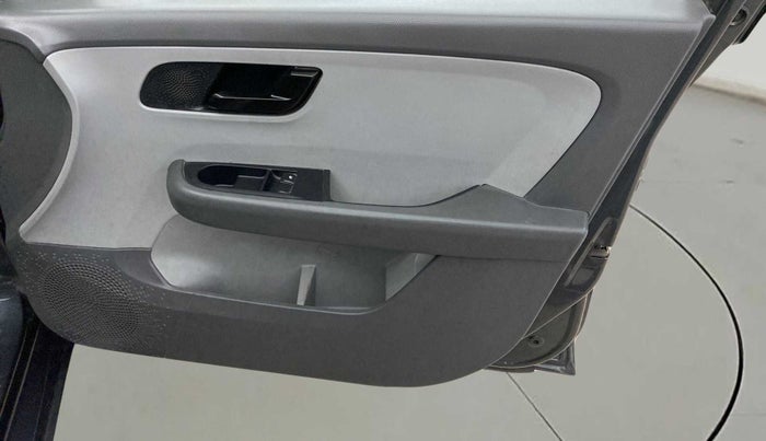 2021 Tata ALTROZ XE PETROL, Petrol, Manual, 44,120 km, Driver Side Door Panels Control