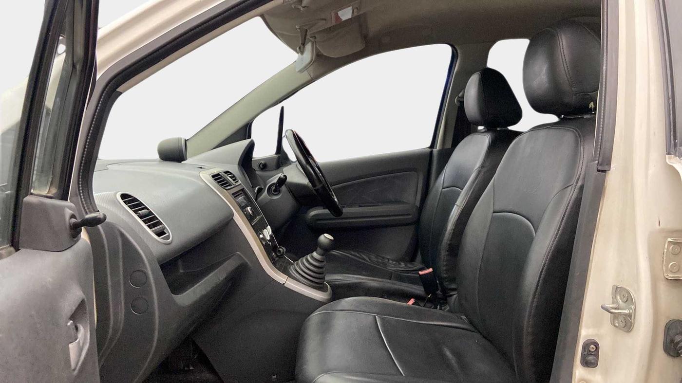 2011 Maruti Ritz VXI, Petrol, Manual, 43,564 km, Right Side Front Door Cabin