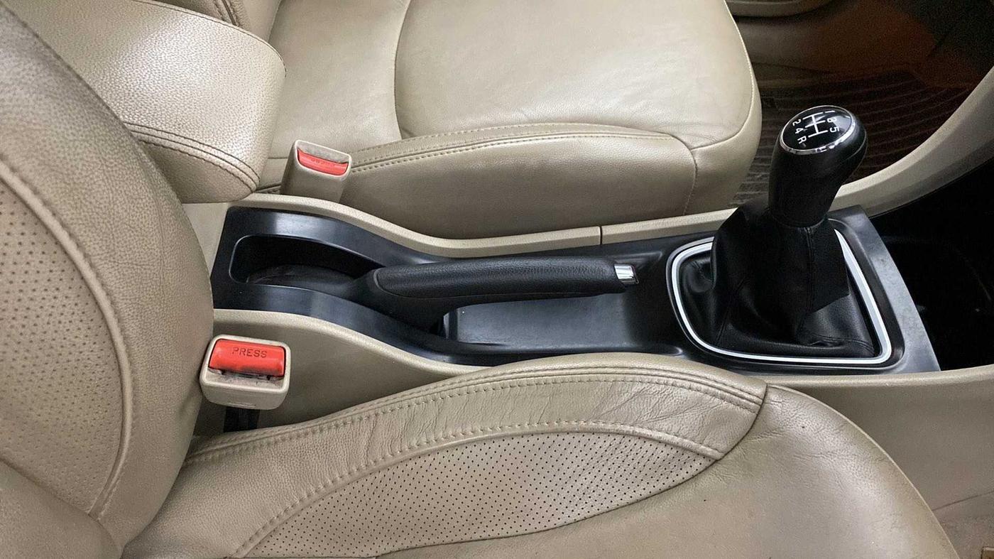 2017 Maruti Ciaz ALPHA 1.4 PETROL, Petrol, Manual, 92,412 km, Gear Lever
