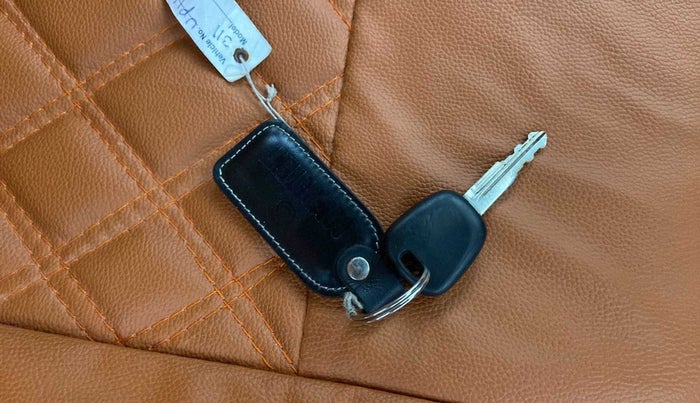 2016 Maruti Alto K10 VXI, Petrol, Manual, 86,425 km, Key Close Up