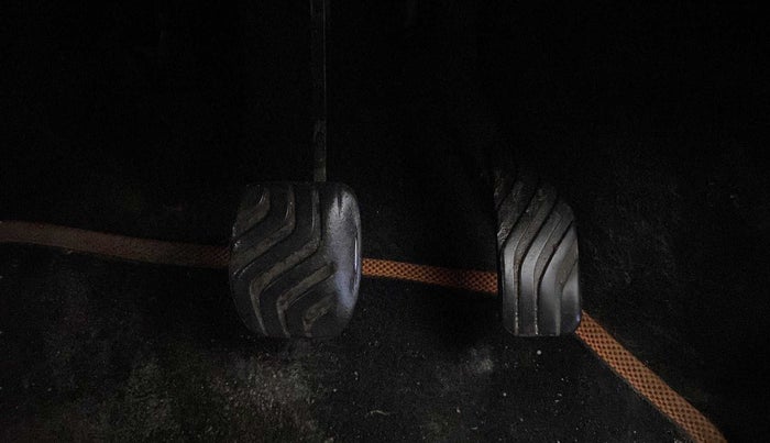 2019 Renault Kwid CLIMBER 1.0 AMT, CNG, Automatic, 42,387 km, Pedals