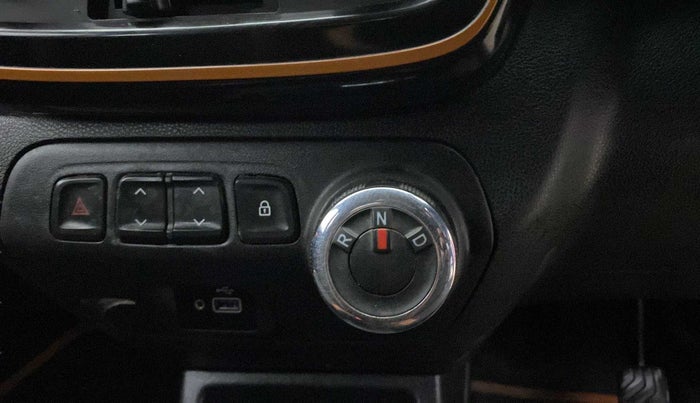 2019 Renault Kwid CLIMBER 1.0 AMT, CNG, Automatic, 42,387 km, Gear Lever