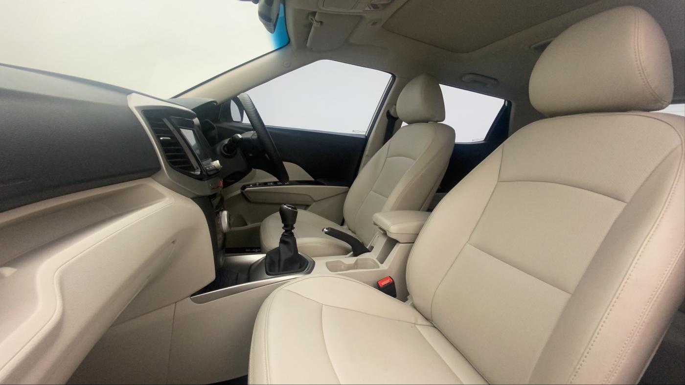 2022 Mahindra XUV300 W8 (O) 1.5 DIESEL, Diesel, Manual, 11,220 km, Right Side Front Door Cabin