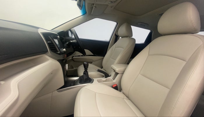 2022 Mahindra XUV300 W8 (O) 1.5 DIESEL, Diesel, Manual, 11,220 km, Right Side Front Door Cabin