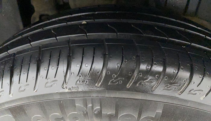 2022 Mahindra XUV300 W8 (O) 1.5 DIESEL, Diesel, Manual, 11,220 km, Left Rear Tyre Tread