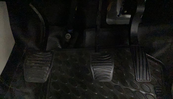 2022 Mahindra XUV300 W8 (O) 1.5 DIESEL, Diesel, Manual, 11,220 km, Pedals