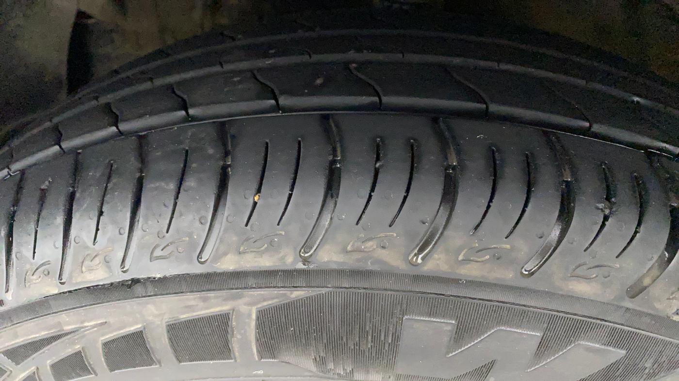 2022 Mahindra XUV300 W8 (O) 1.5 DIESEL, Diesel, Manual, 11,220 km, Left Front Tyre Tread
