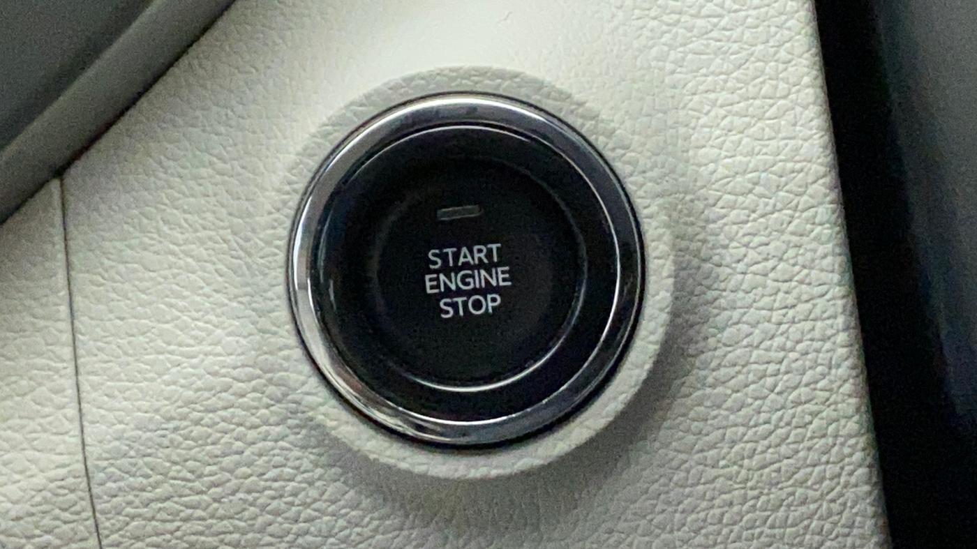 2022 Mahindra XUV300 W8 (O) 1.5 DIESEL, Diesel, Manual, 11,220 km, Keyless Start/ Stop Button