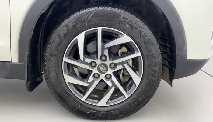 2022 Mahindra XUV300 W8 (O) 1.5 DIESEL, Diesel, Manual, 11,220 km, Right Front Wheel