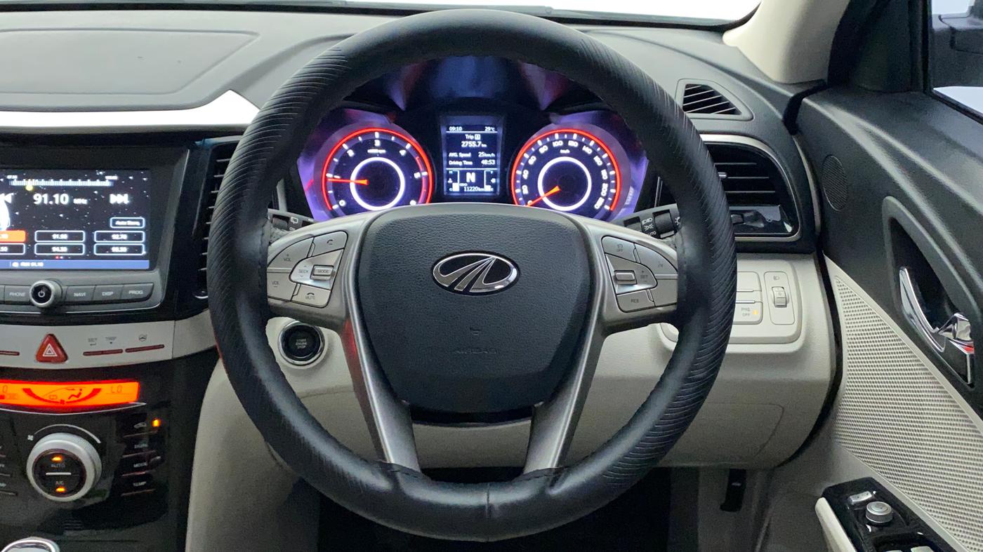 2022 Mahindra XUV300 W8 (O) 1.5 DIESEL, Diesel, Manual, 11,220 km, Steering Wheel Close Up