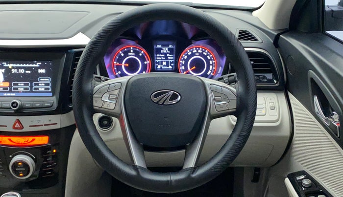 2022 Mahindra XUV300 W8 (O) 1.5 DIESEL, Diesel, Manual, 11,220 km, Steering Wheel Close Up