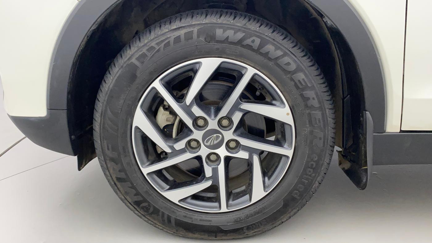 2022 Mahindra XUV300 W8 (O) 1.5 DIESEL, Diesel, Manual, 11,220 km, Left Front Wheel