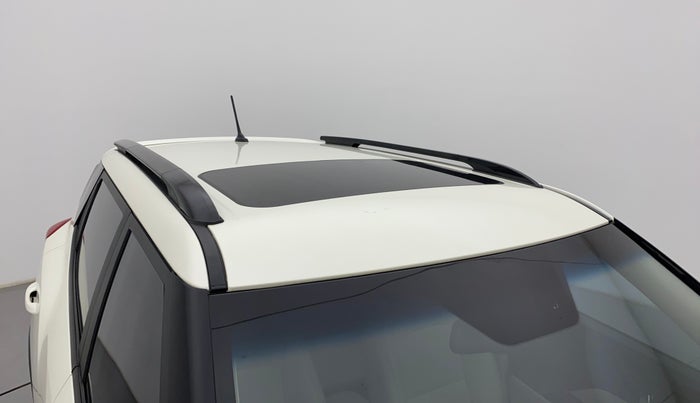 2022 Mahindra XUV300 W8 (O) 1.5 DIESEL, Diesel, Manual, 11,220 km, Roof