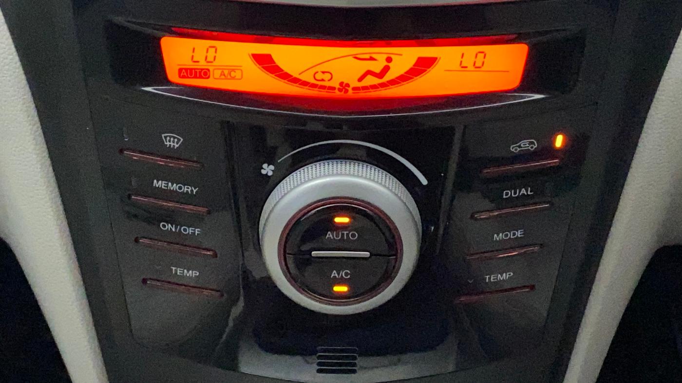 2022 Mahindra XUV300 W8 (O) 1.5 DIESEL, Diesel, Manual, 11,220 km, Automatic Climate Control