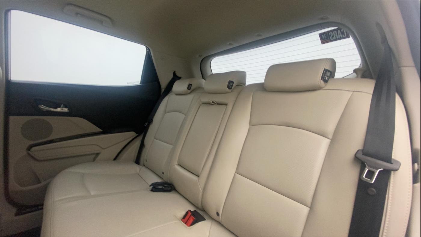 2022 Mahindra XUV300 W8 (O) 1.5 DIESEL, Diesel, Manual, 11,220 km, Right Side Rear Door Cabin
