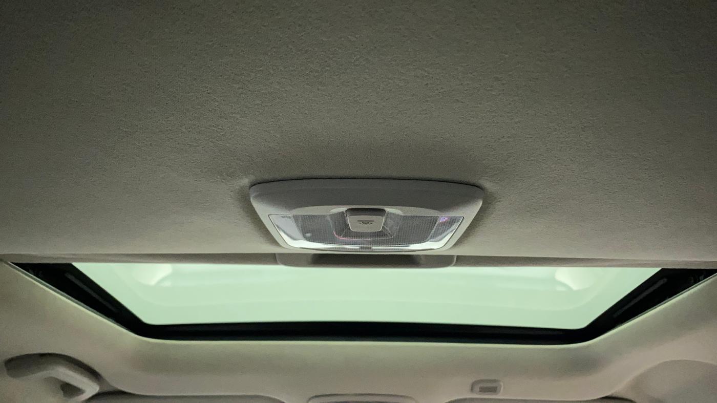 2022 Mahindra XUV300 W8 (O) 1.5 DIESEL, Diesel, Manual, 11,220 km, Moonroof/ Sunroof