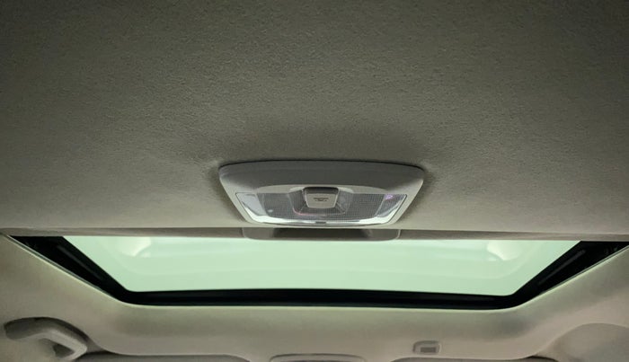 2022 Mahindra XUV300 W8 (O) 1.5 DIESEL, Diesel, Manual, 11,220 km, Moonroof/ Sunroof