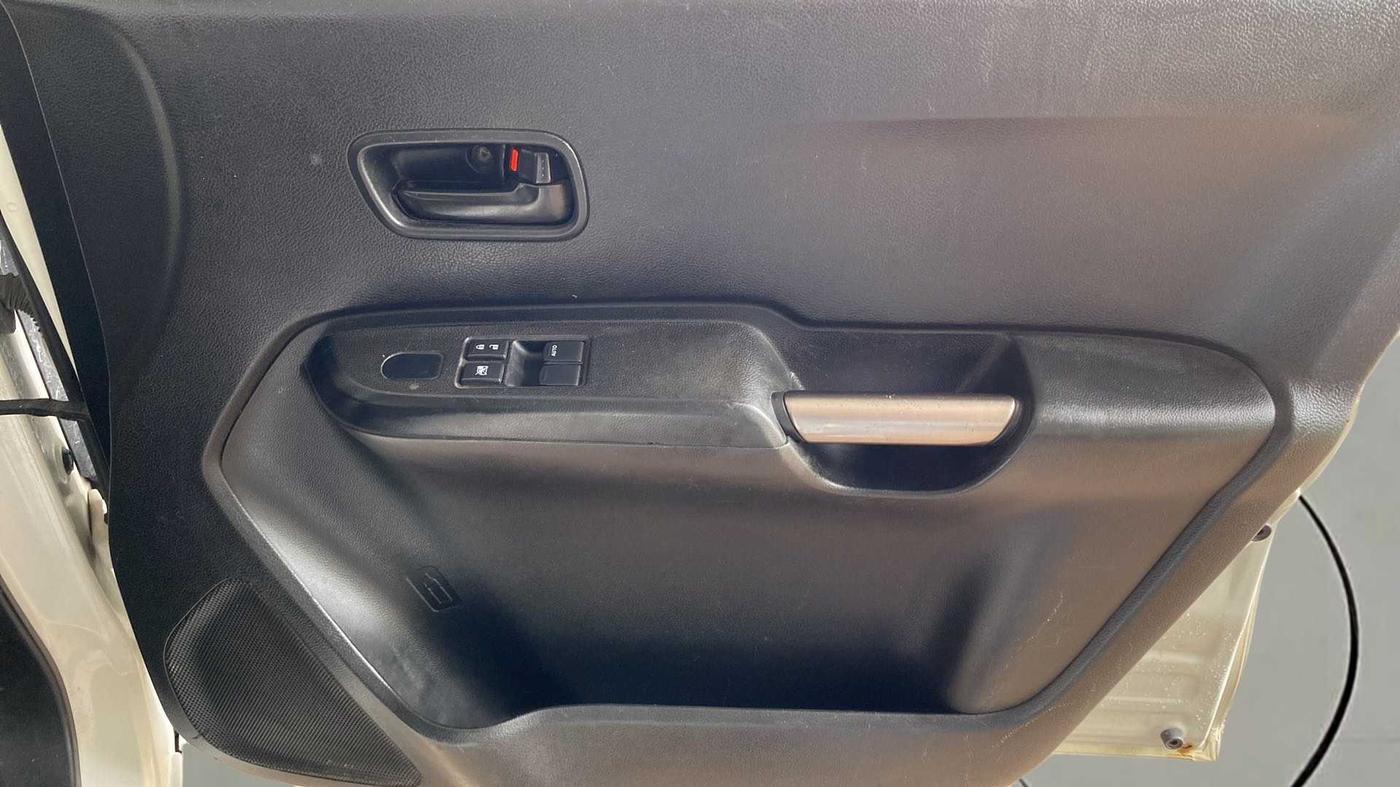 2017 Maruti IGNIS SIGMA 1.2, Petrol, Manual, 51,772 km, Driver Side Door Panels Control