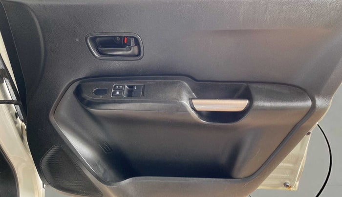 2017 Maruti IGNIS SIGMA 1.2, Petrol, Manual, 51,772 km, Driver Side Door Panels Control