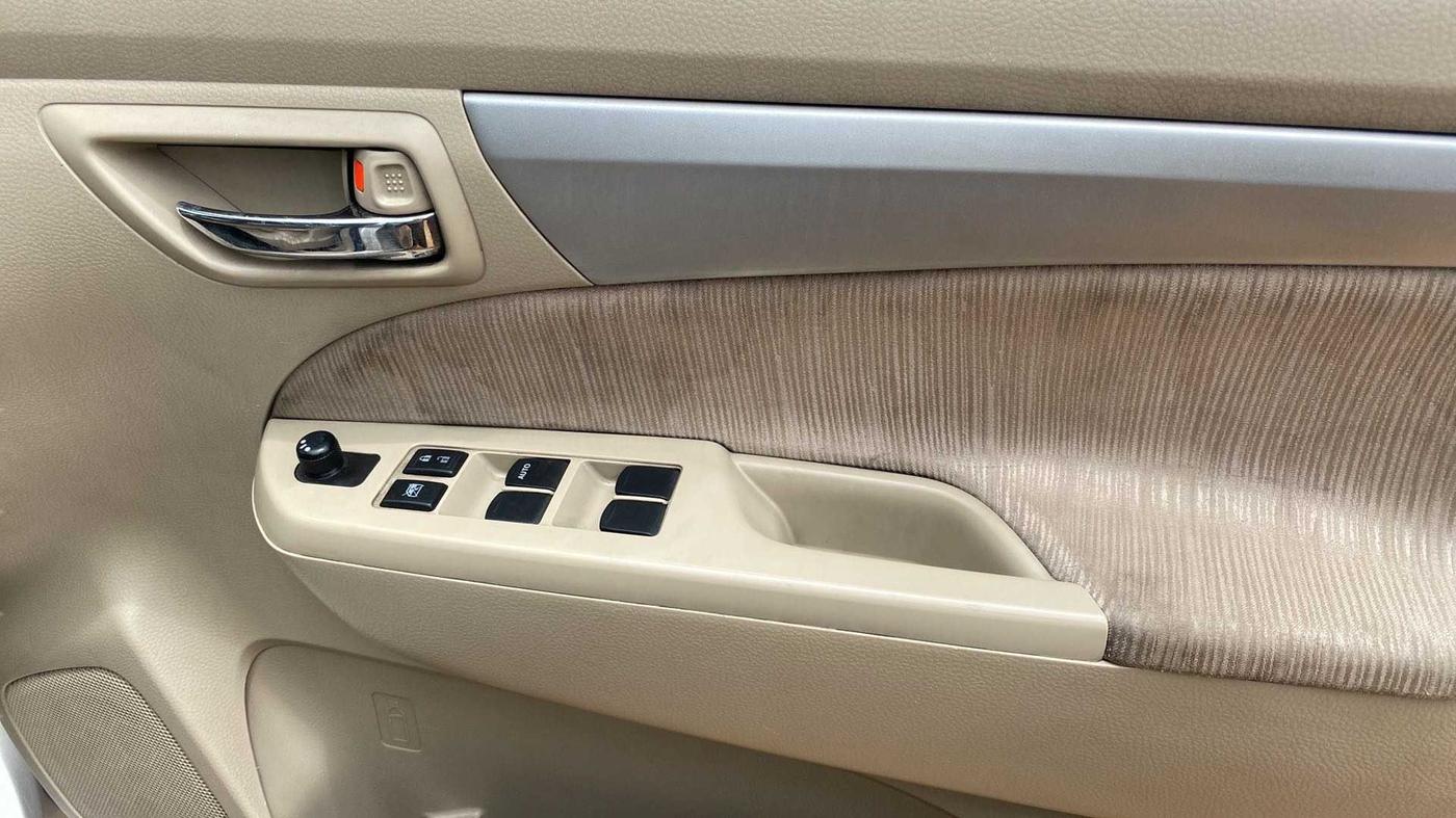 2013 Maruti Ertiga ZXI, Petrol, Manual, 92,460 km, Driver Side Door Panels Control