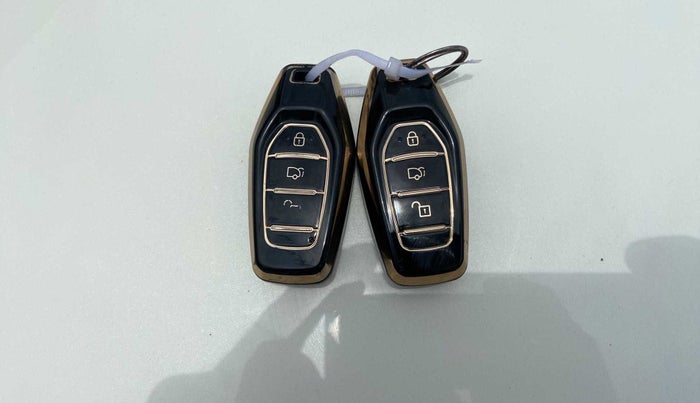 2018 Mahindra XUV500 W11 AT, Diesel, Automatic, 87,907 km, Key Close Up