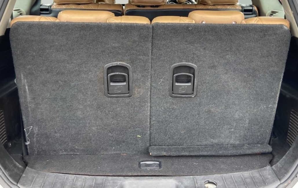 2018 Mahindra XUV500 W11 AT, Diesel, Automatic, 87,907 km, Boot Inside