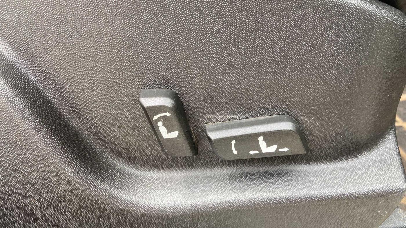 2018 Mahindra XUV500 W11 AT, Diesel, Automatic, 87,907 km, Driver Side Adjustment Panel