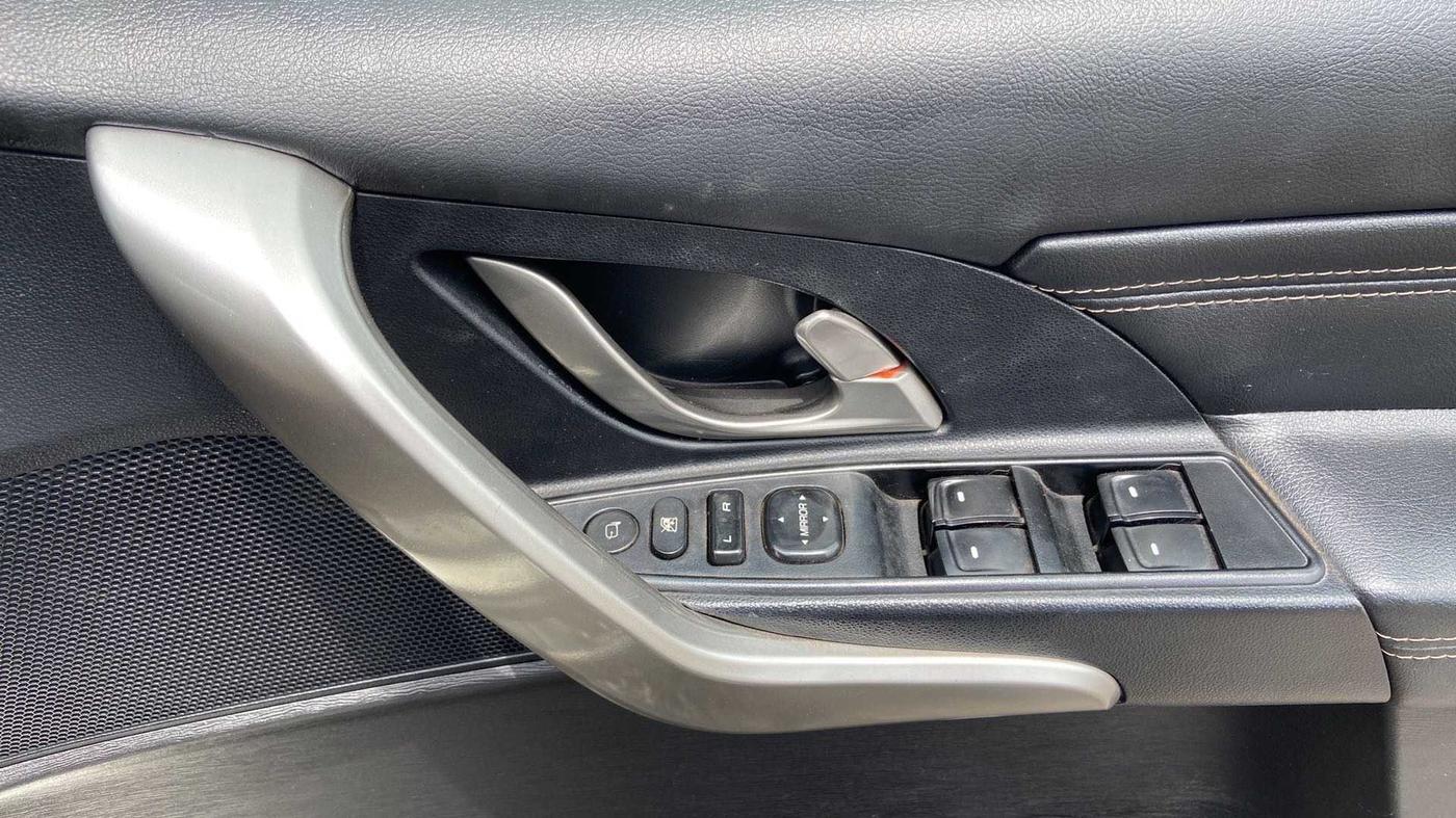 2018 Mahindra XUV500 W11 AT, Diesel, Automatic, 87,907 km, Driver Side Door Panels Control