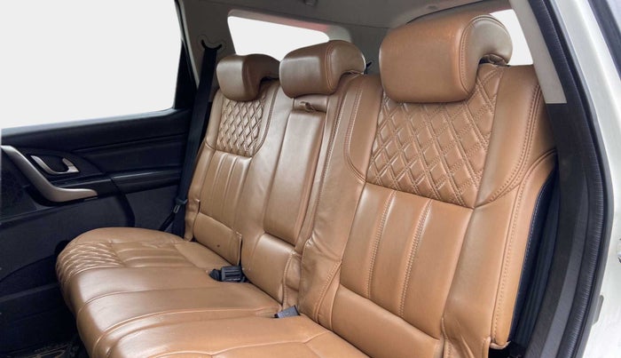 2018 Mahindra XUV500 W11 AT, Diesel, Automatic, 87,907 km, Right Side Rear Door Cabin